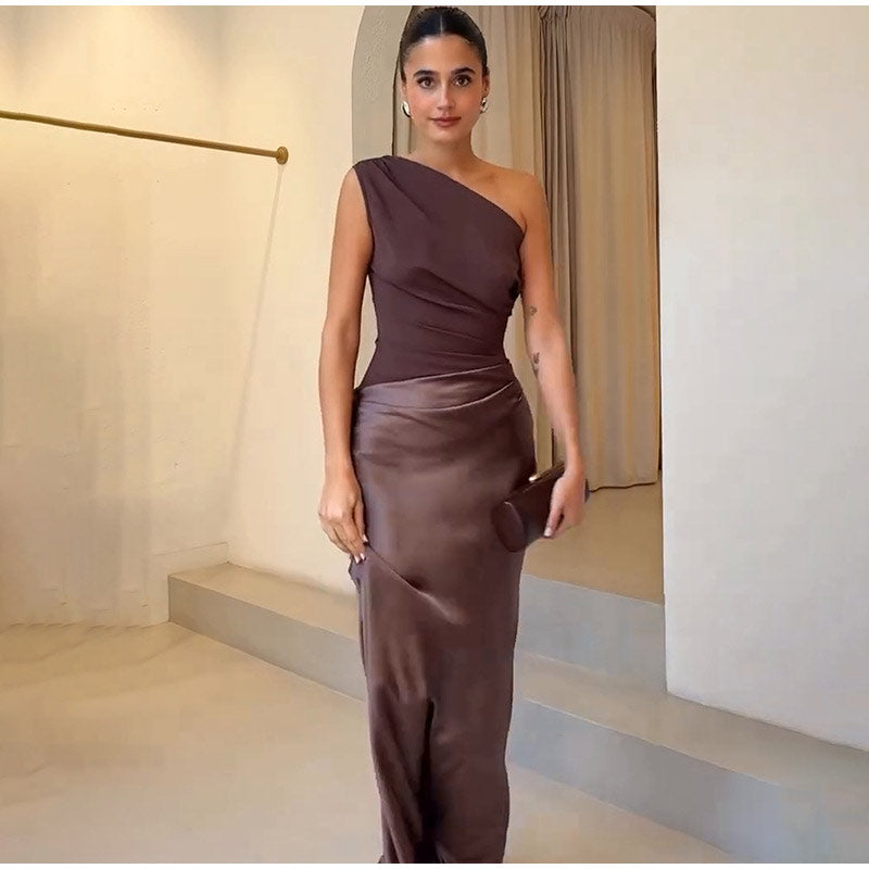 Robe élégante d'été col incliné