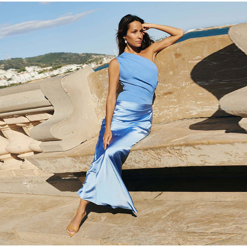 Robe élégante d'été col incliné