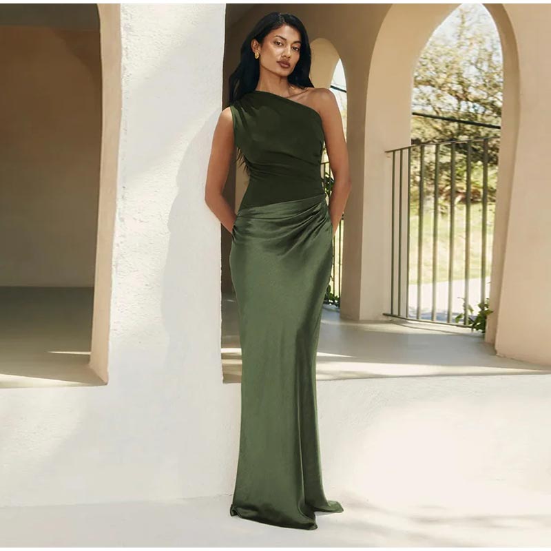 Robe élégante d'été col incliné