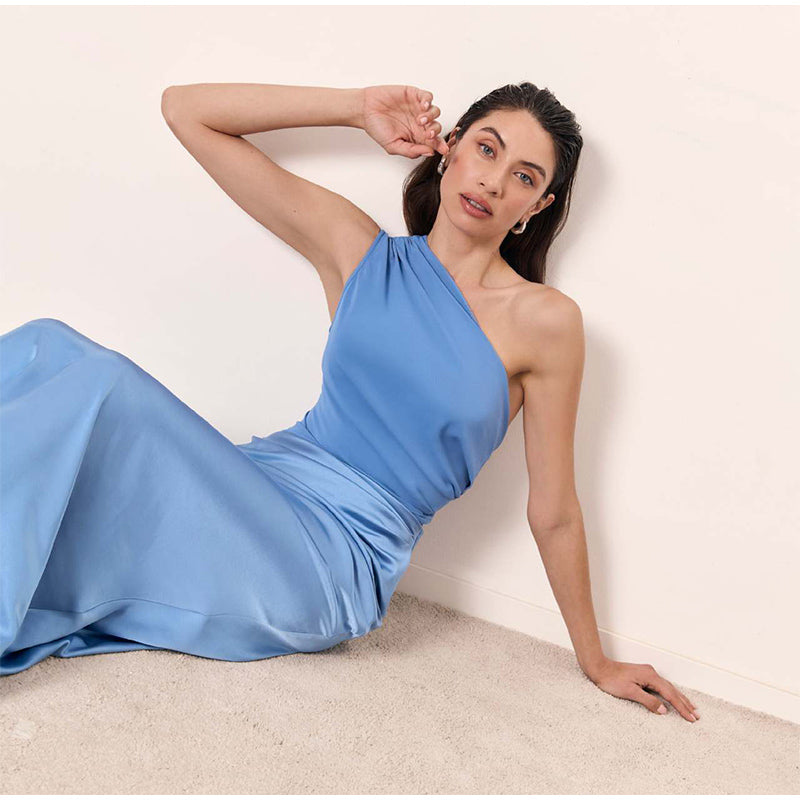 Robe élégante d'été col incliné