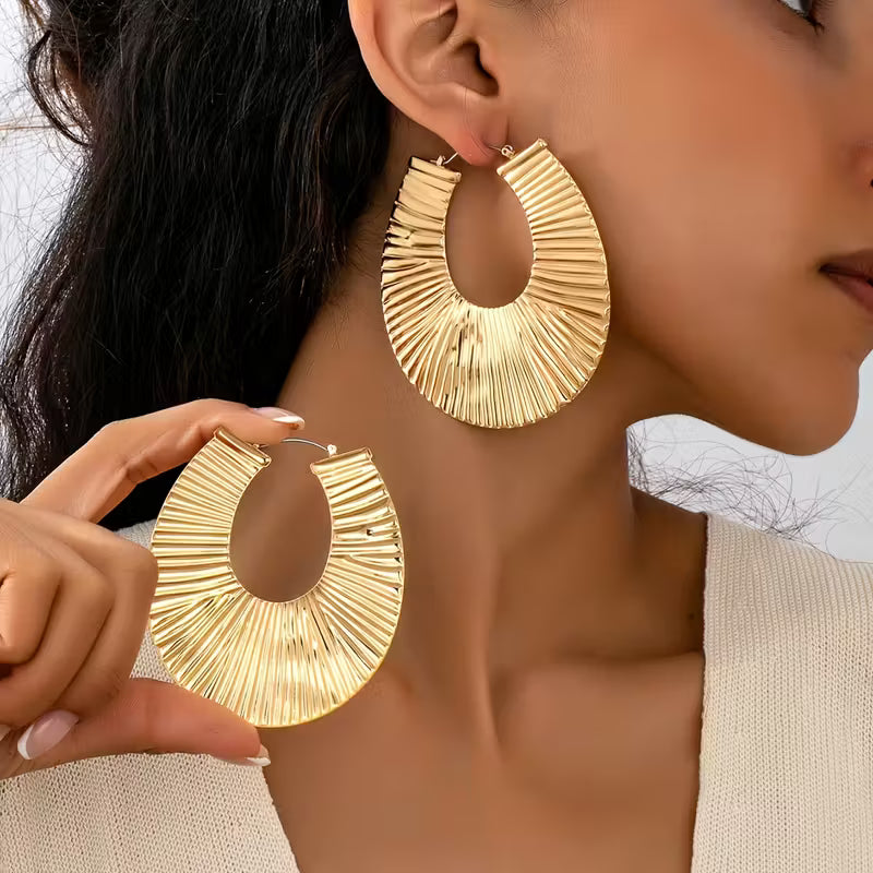 Magnifiques boucles d'oreilles dorées fashion