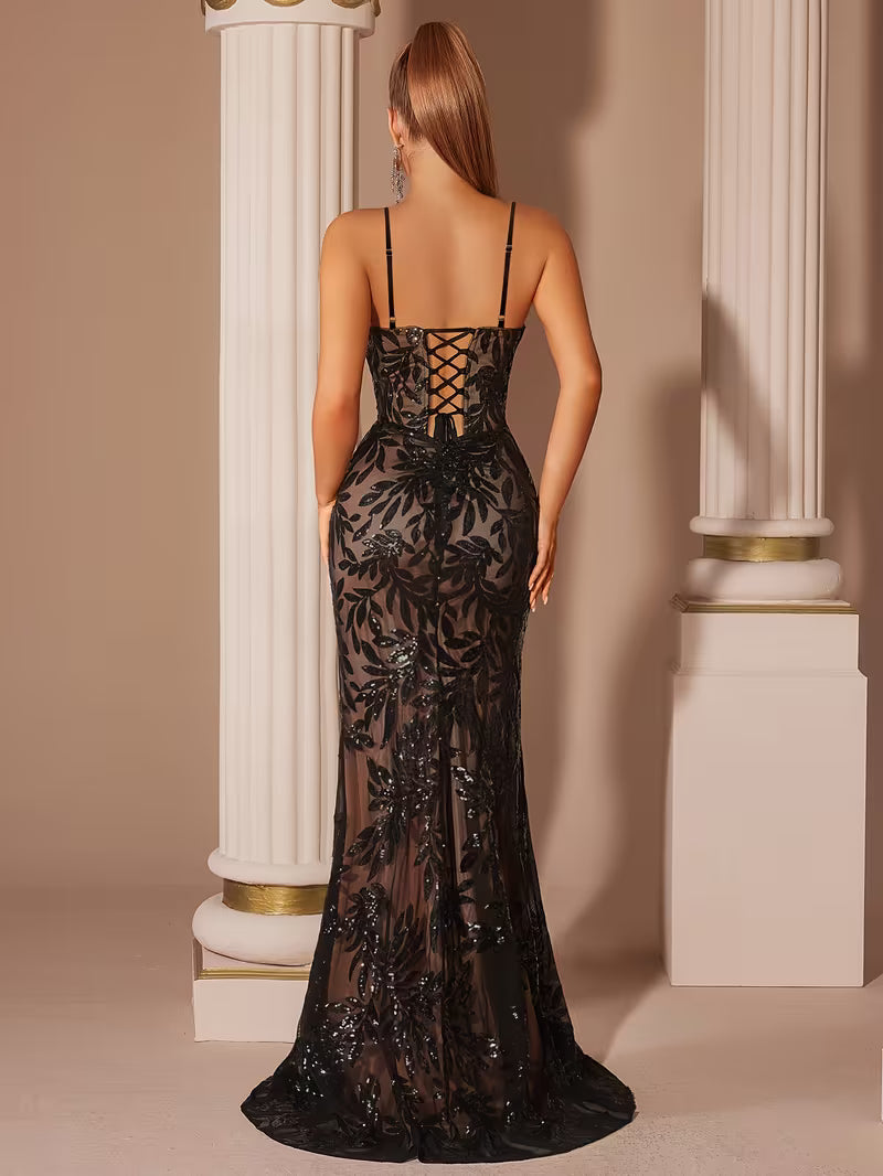 Élégante robe longue noire à  bretelles