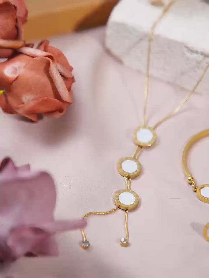Des bracelets tendances en plaqués or 18K